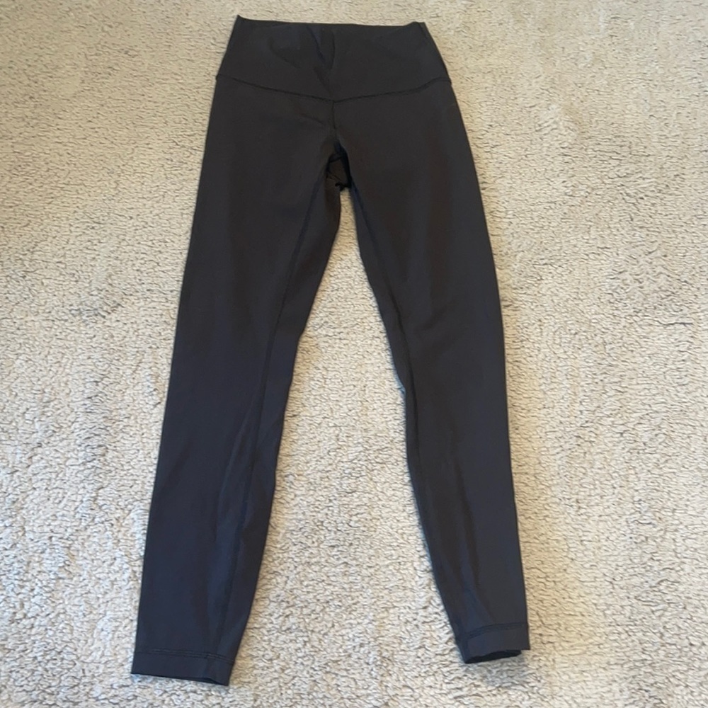 Lululemon Wunder Under Super High-Rise Tight *Full-On Luxtreme 25”
Black size 4